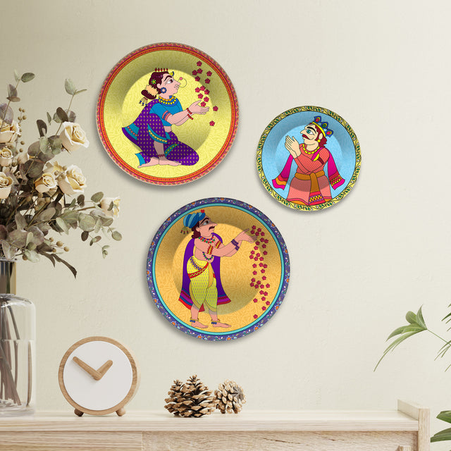 Folk Characters Royal Revelry Premium Wall Plates Painting Set of 3