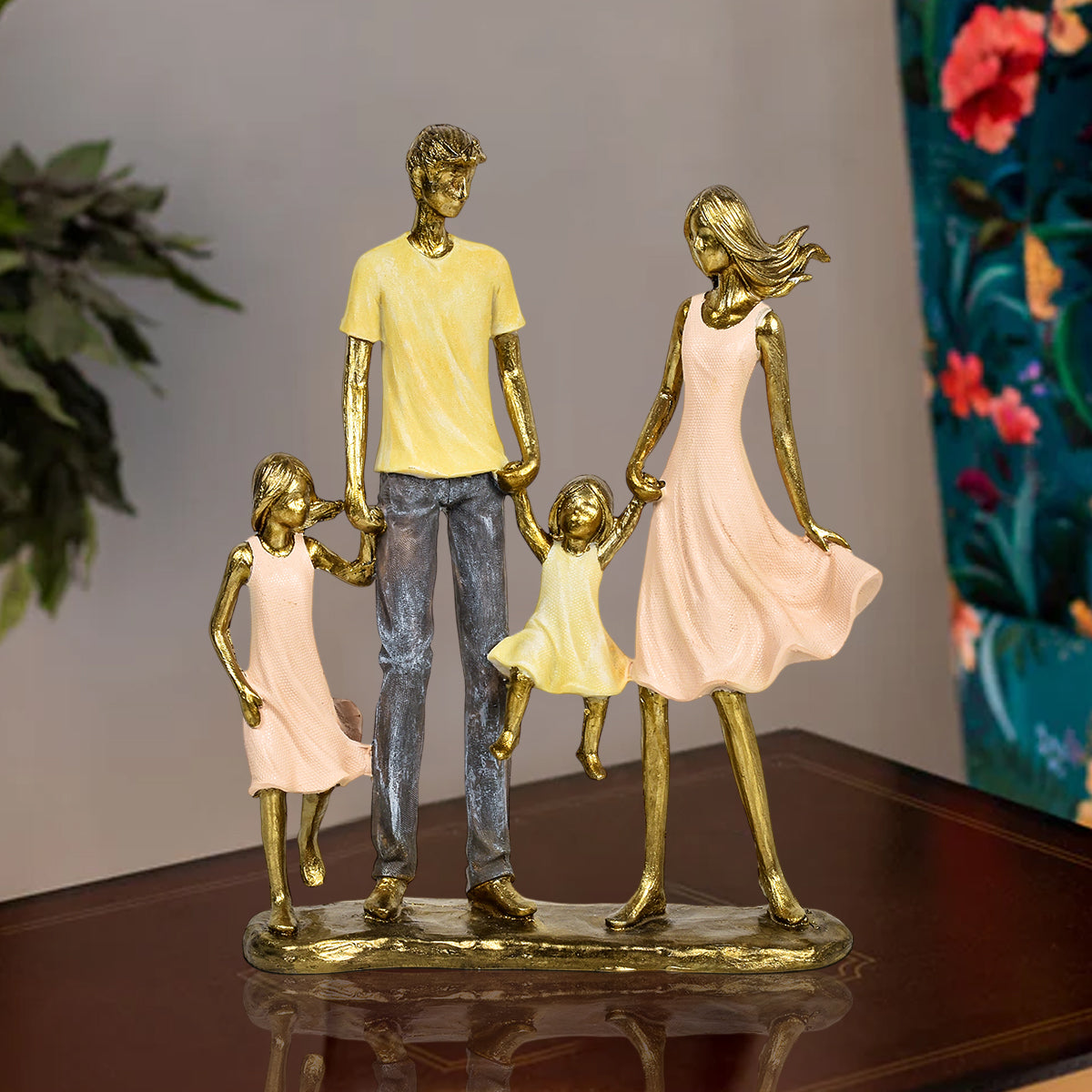Golden Beloved Family Statue for Table Decoration Showpiece