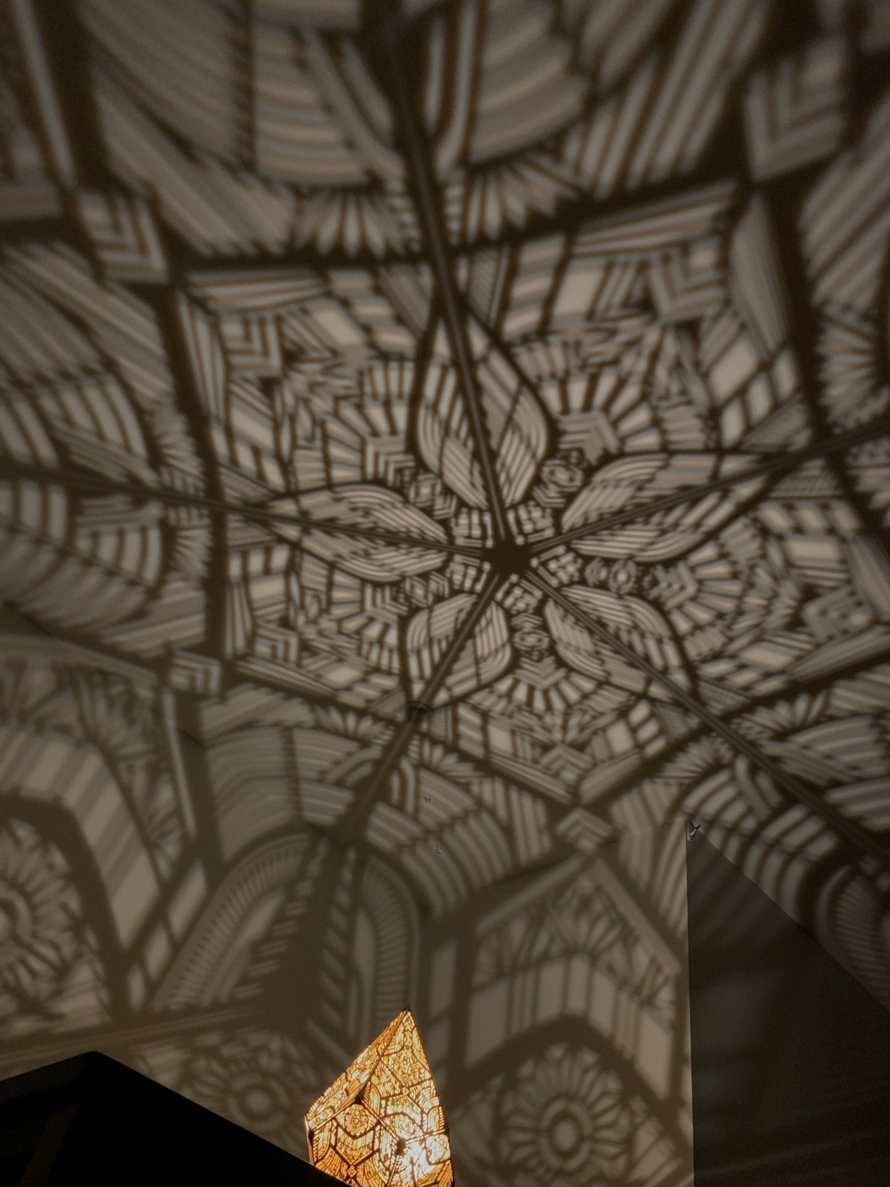 Golden Pointed Decorative Table Light