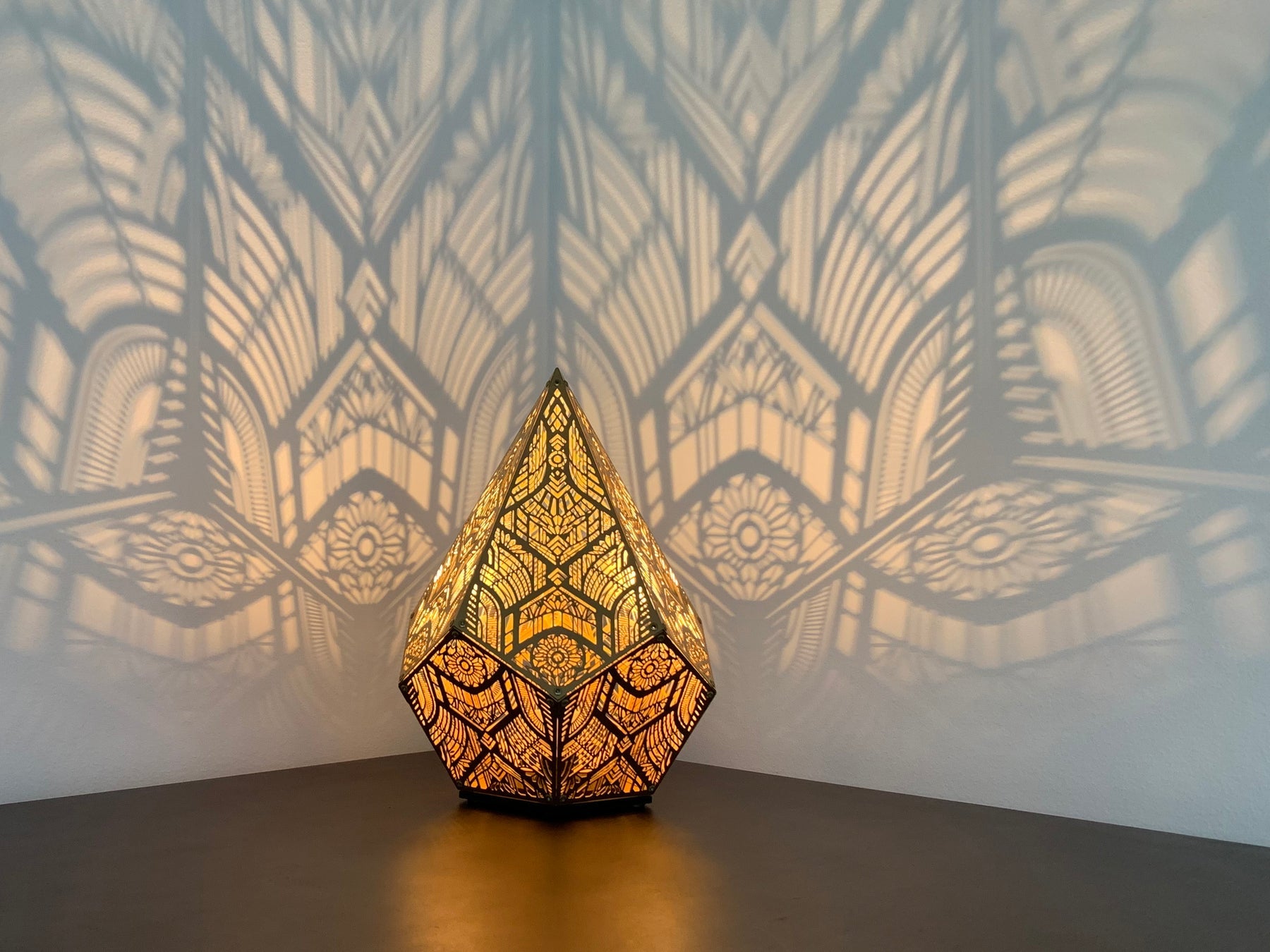 Golden Pointed Decorative Table Light