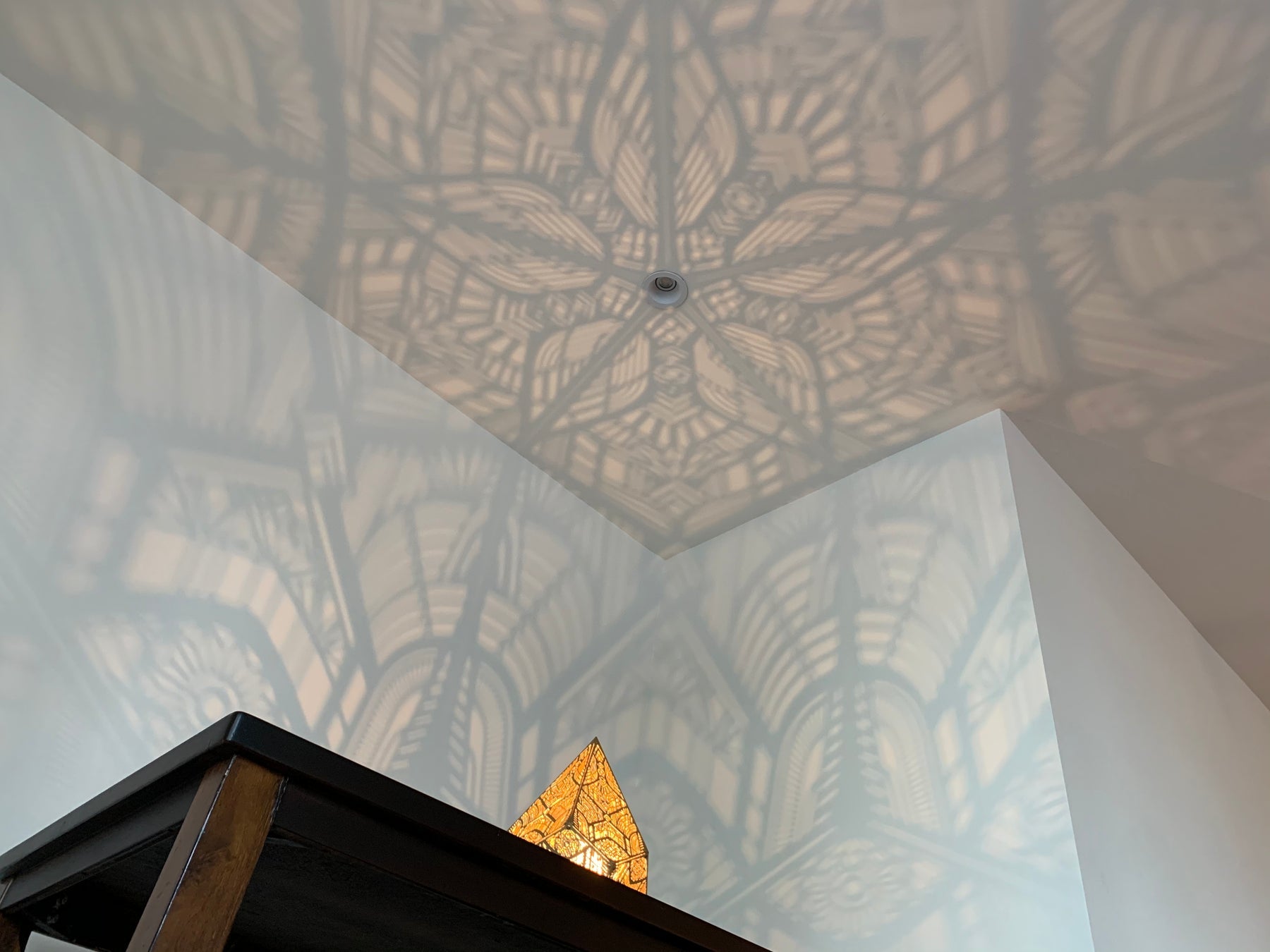 Golden Pointed Decorative Table Light