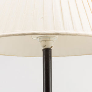 Classic Floor Lamp with Pleated fabric In Off White Color