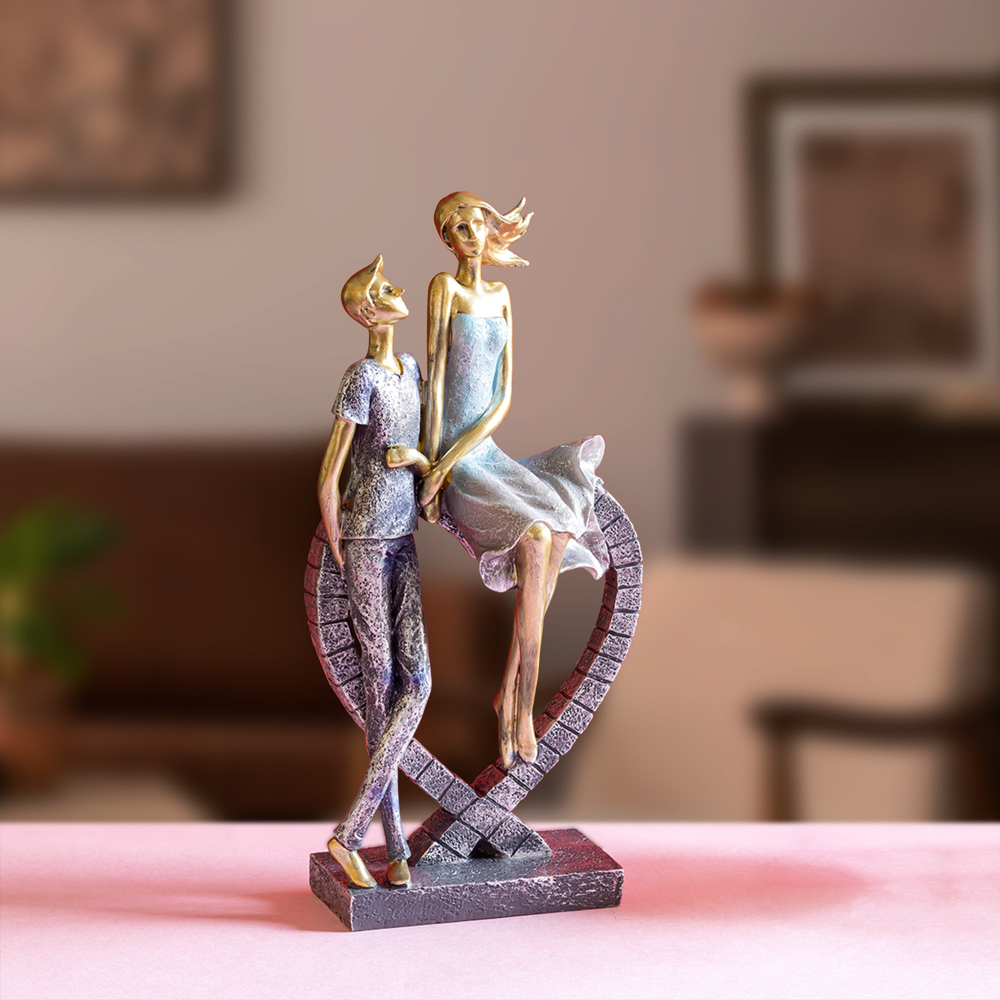 Couple Resin Showpiece Represents Love and Harmony