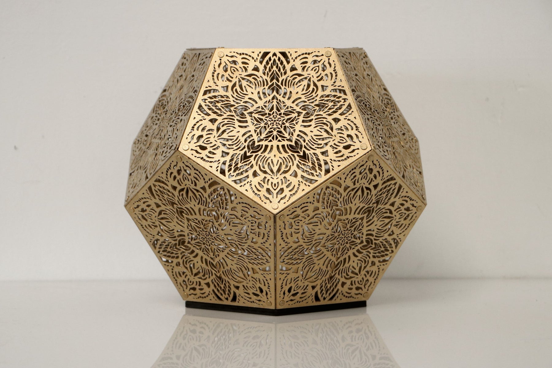 decorative-floral-laser-cut-table-light