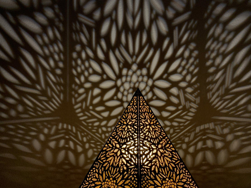 Elegant Golden Table Lamp