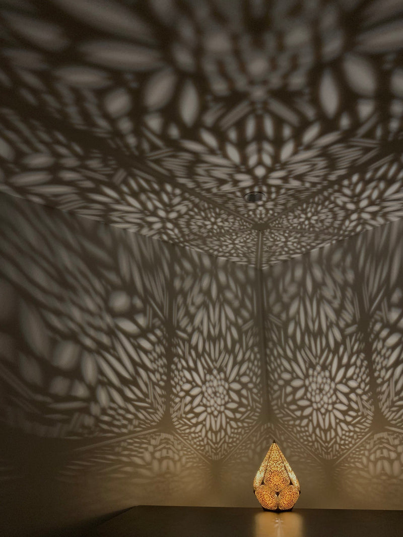 Elegant Golden Table Lamp