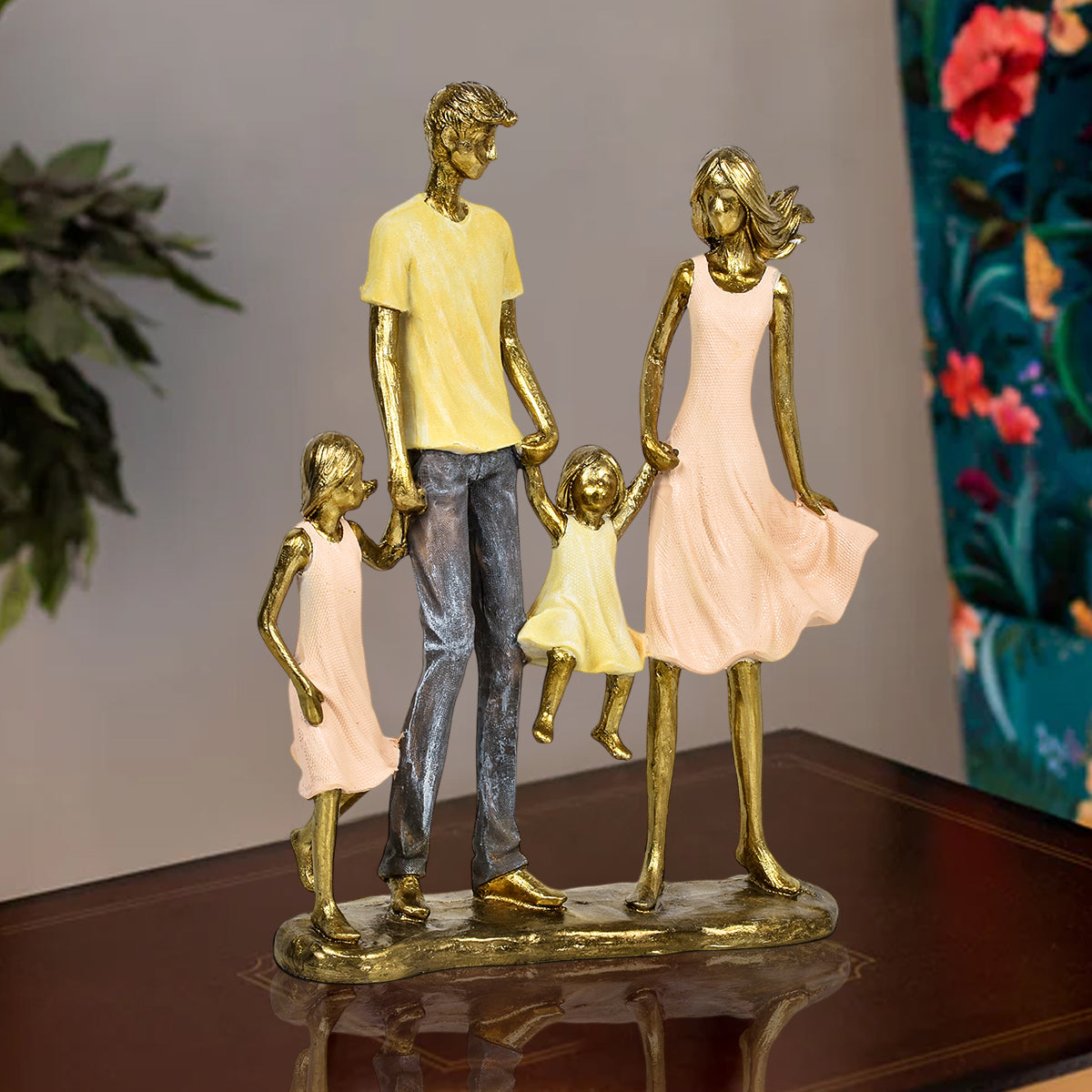 Golden Beloved Family Statue for Table Decoration Showpiece