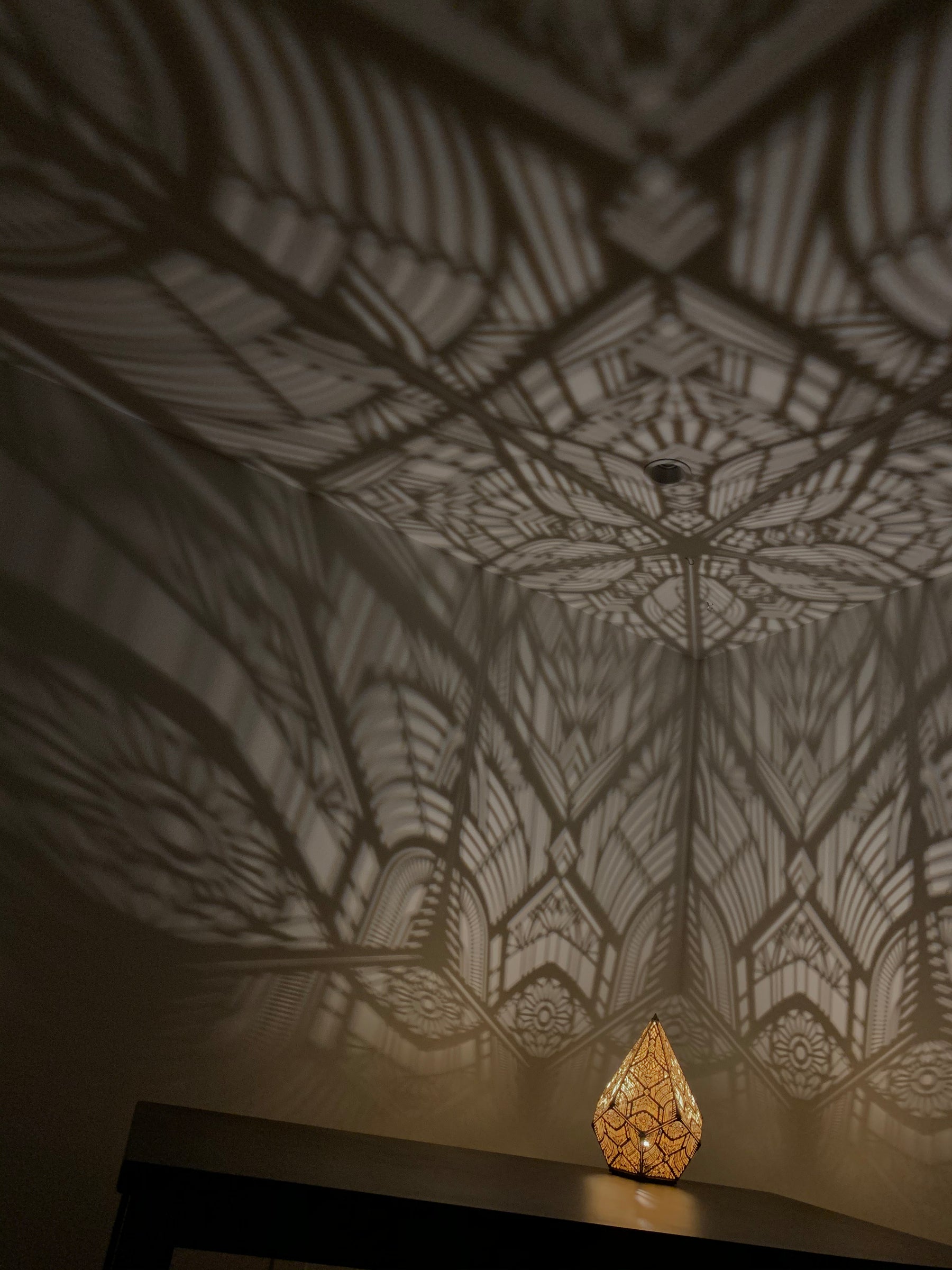 Golden Pointed Decorative Table Light