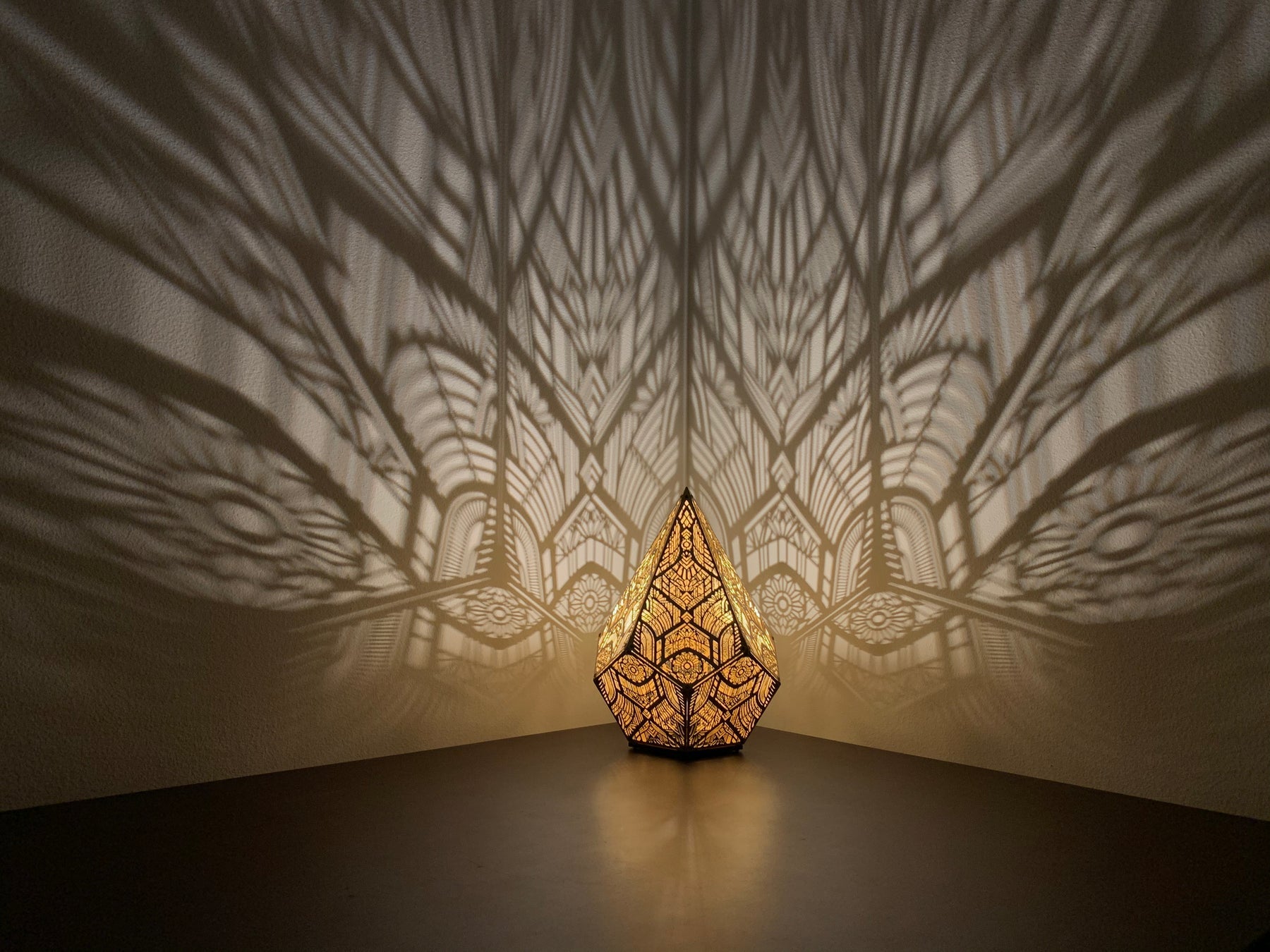 Golden Pointed Decorative Table Light