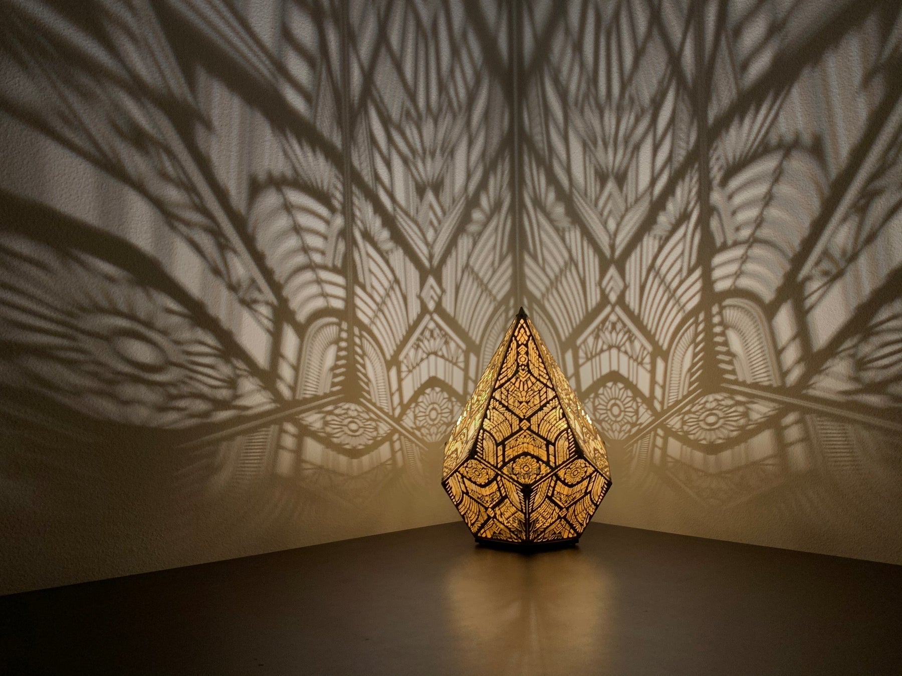 Golden Pointed Decorative Table Light