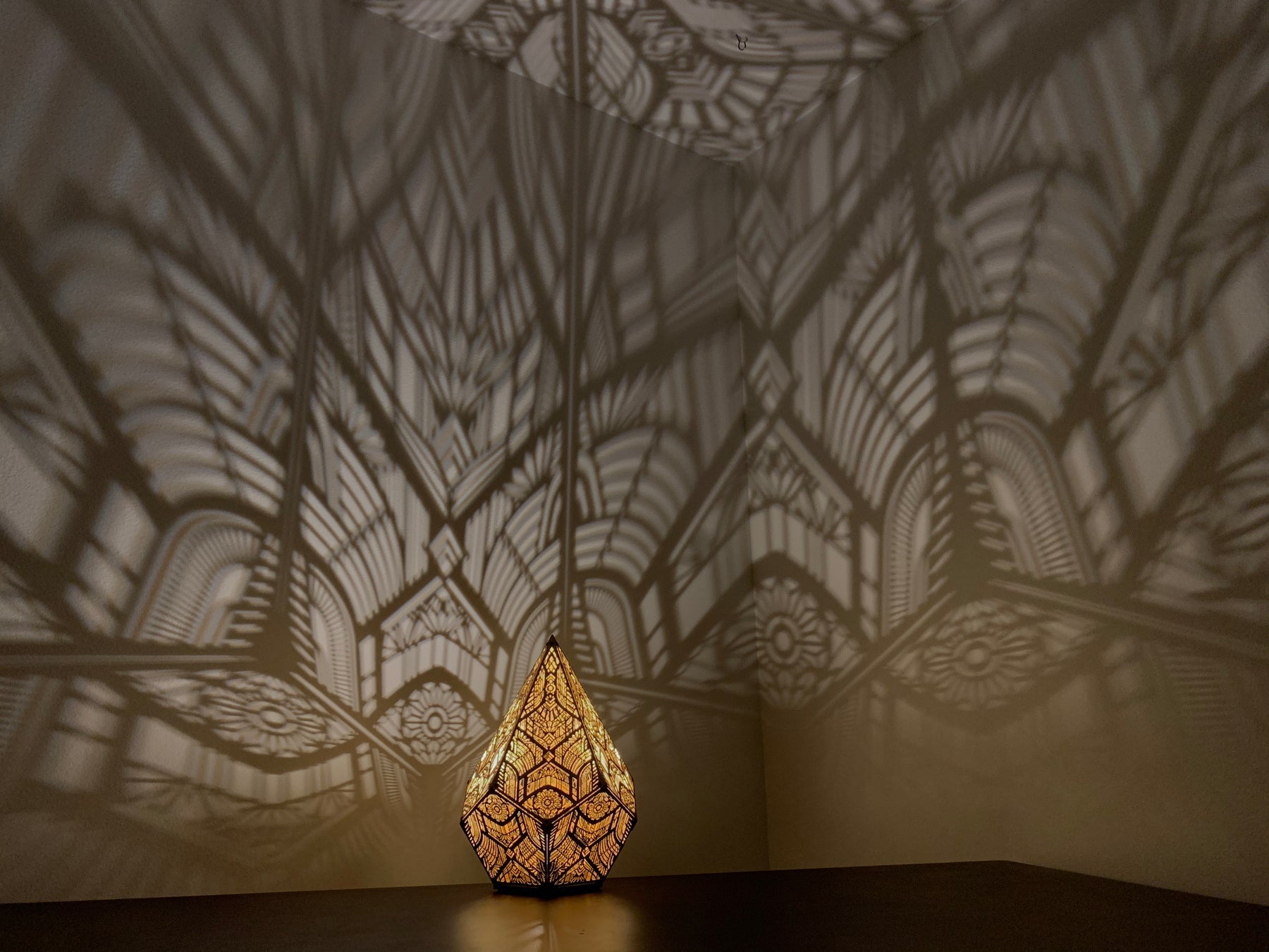 Golden Pointed Decorative Table Light