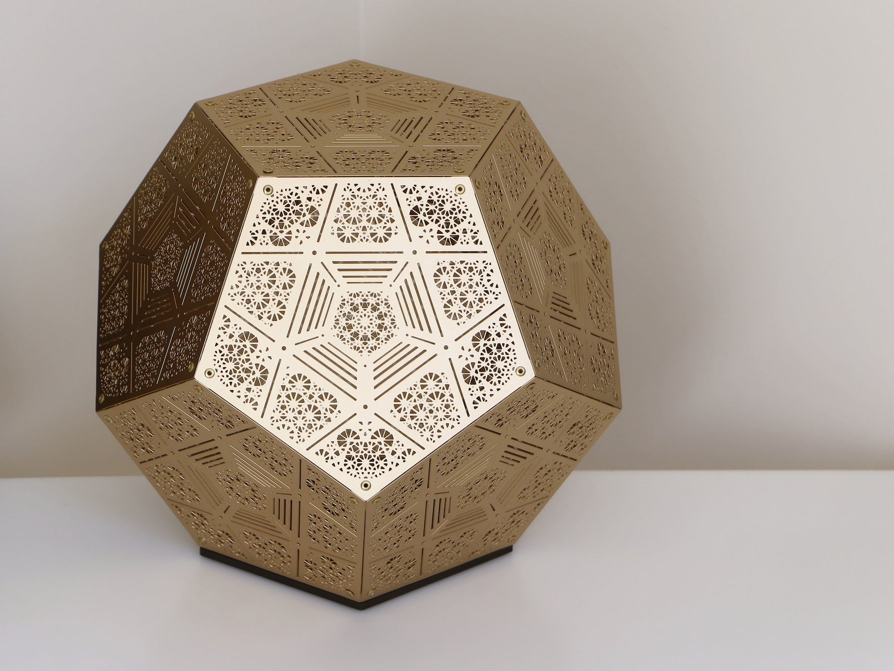 laser-cut-decorative-table-light