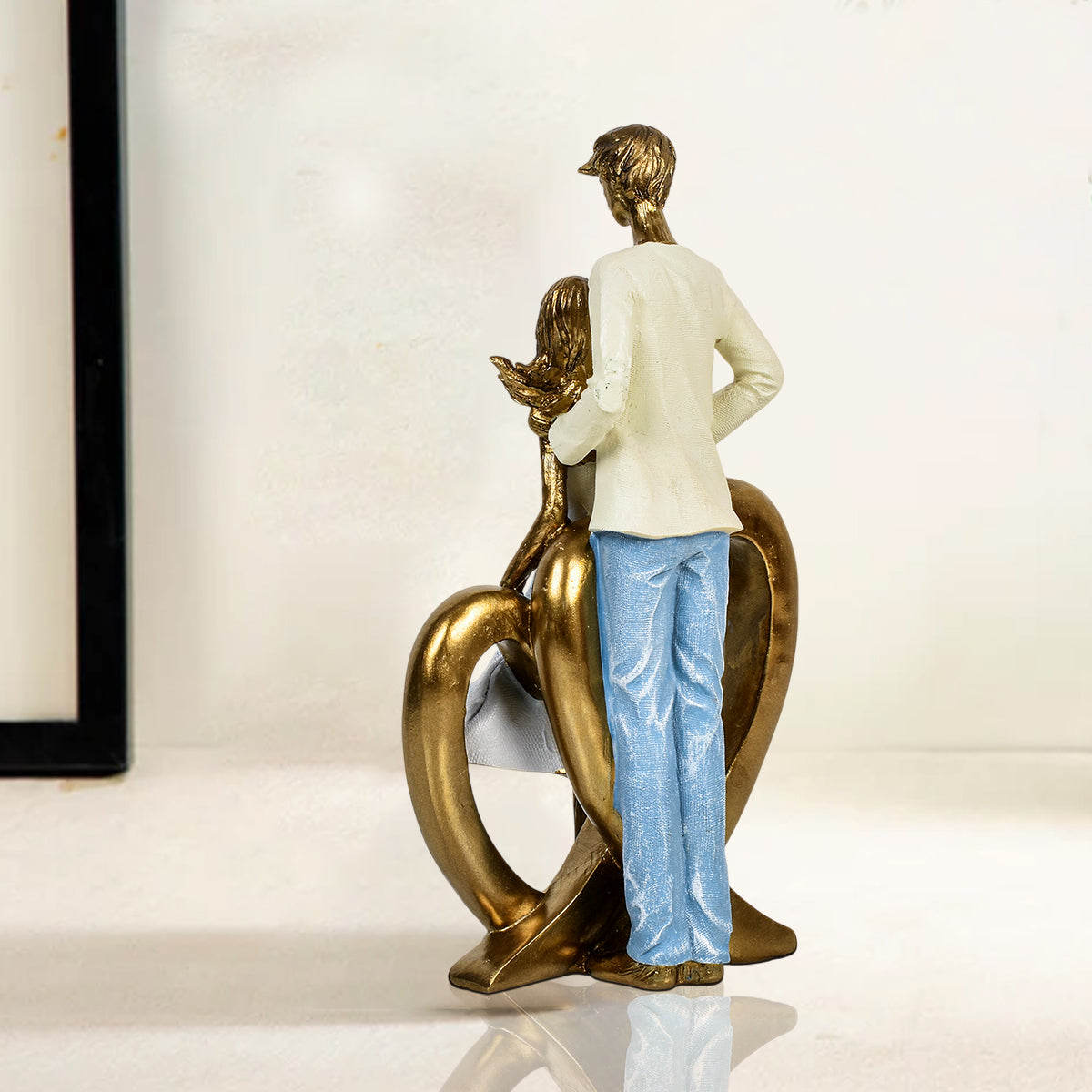 Love In The Air Couple Decorative Showpieces