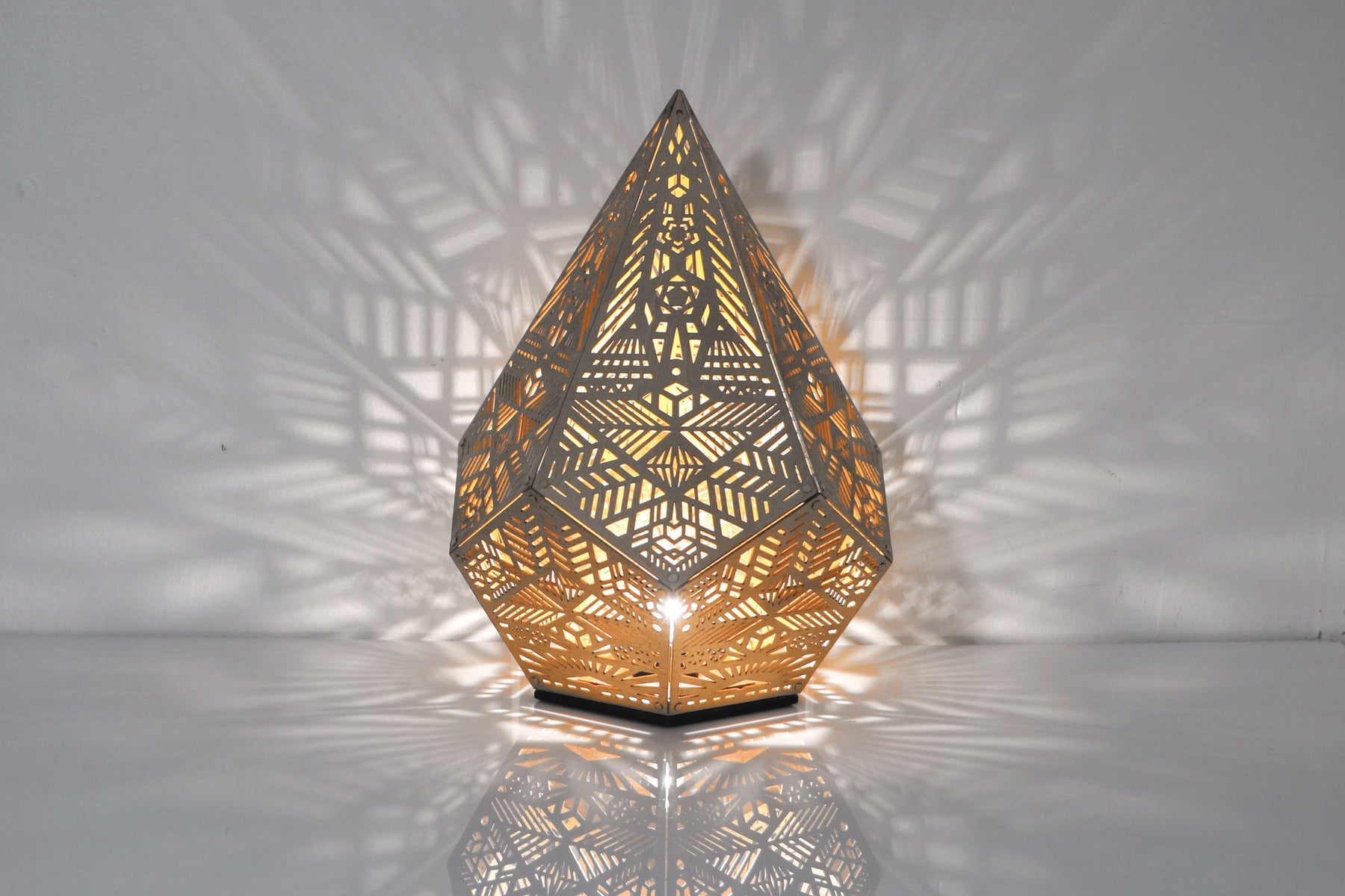 modern-shadow-pattern-table-light