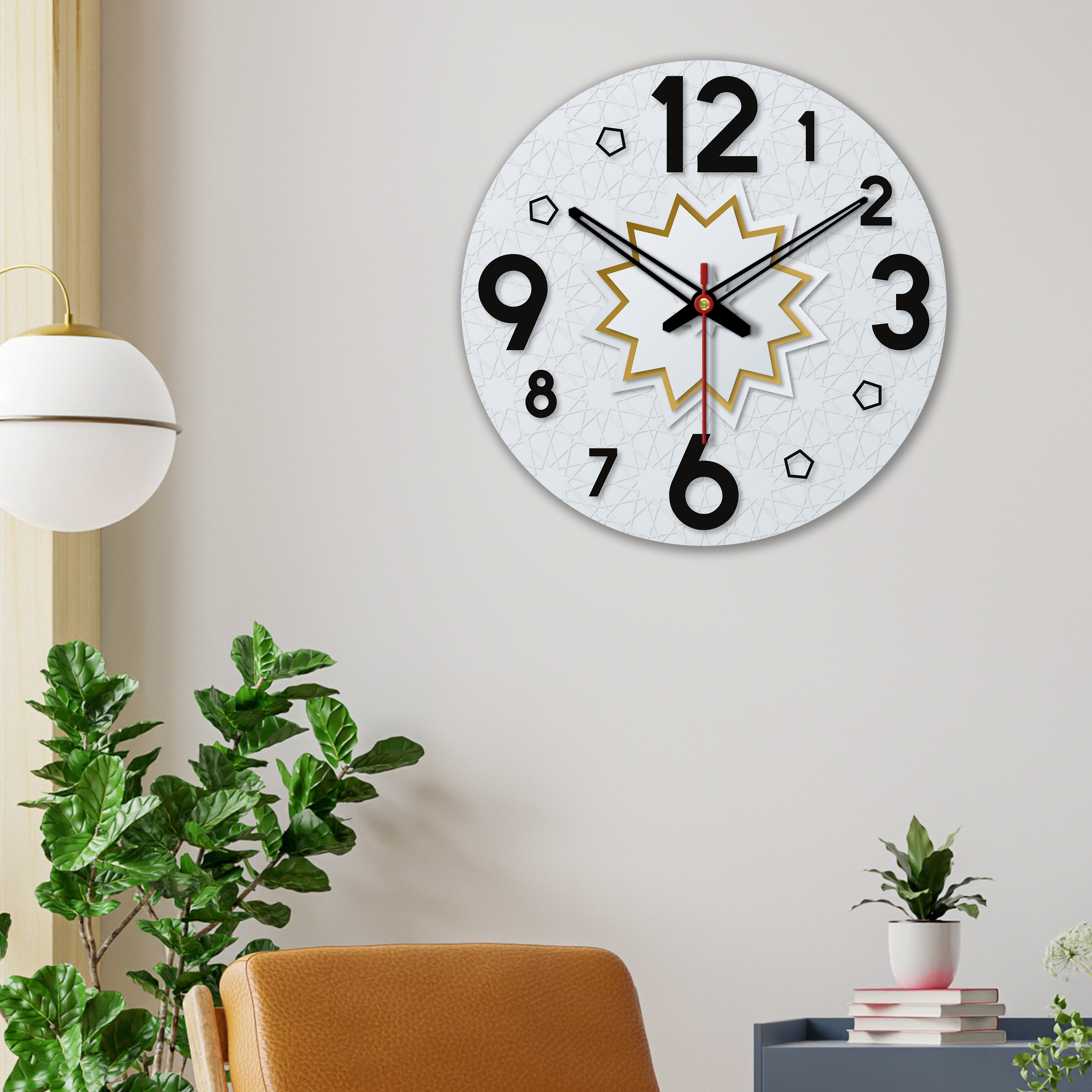 Star Shape Pattern Wooden Wall Clock