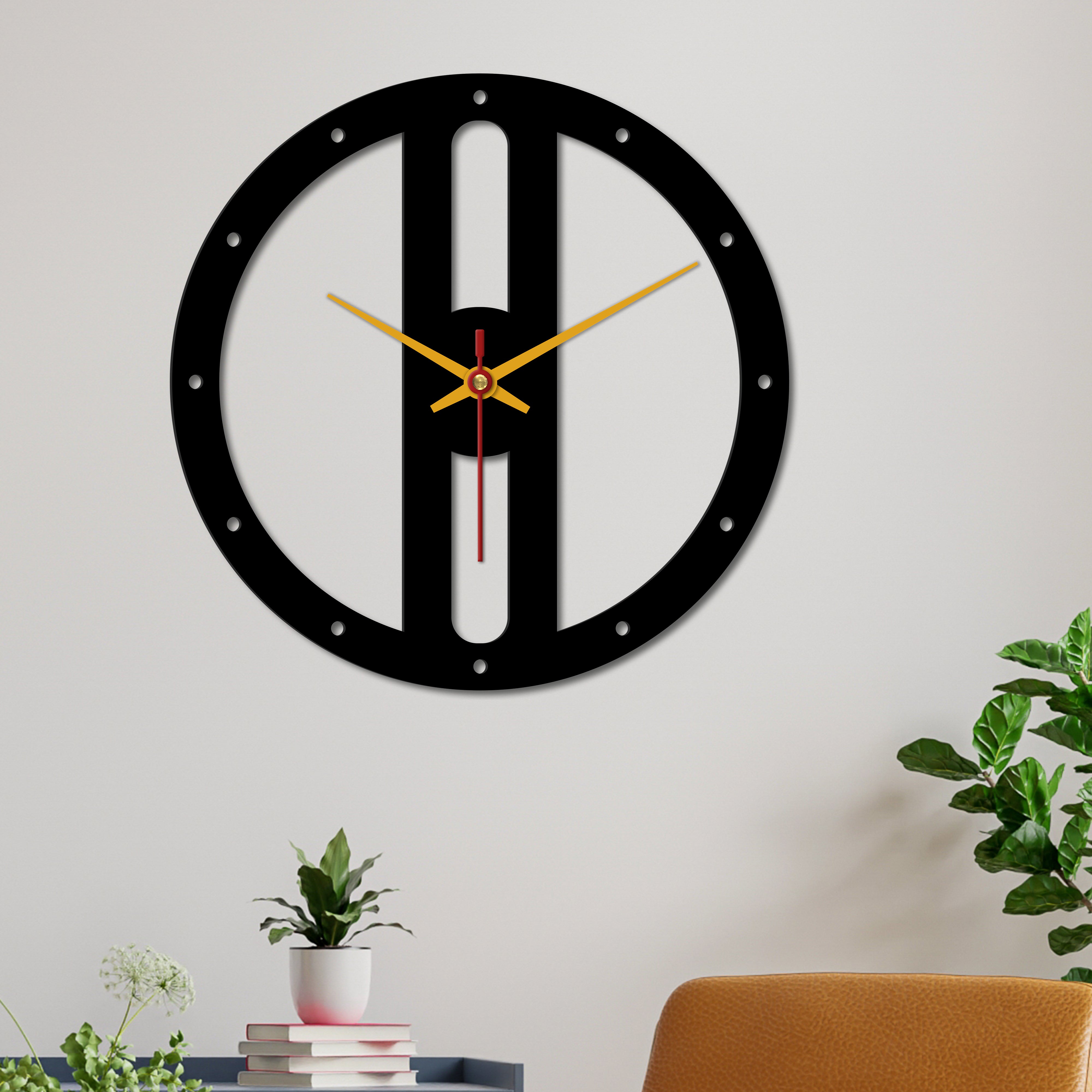 Wooden Look Round Shape Wall Clock